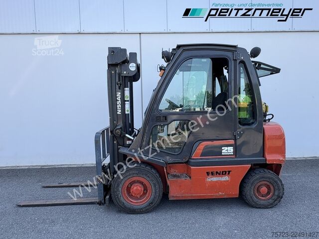 Frontgaffeltruck Nissan Gabelstapler 2,5 t. Gas mit Kabine und Heizung