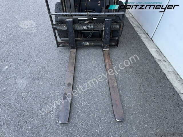 Frontgaffeltruck Nissan Gabelstapler 2,5 t. Gas mit Kabine und Heizung
