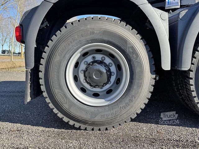 Standard-SZM MAN TGS 33.440 BB SA Premium Tractor Head (16 units)