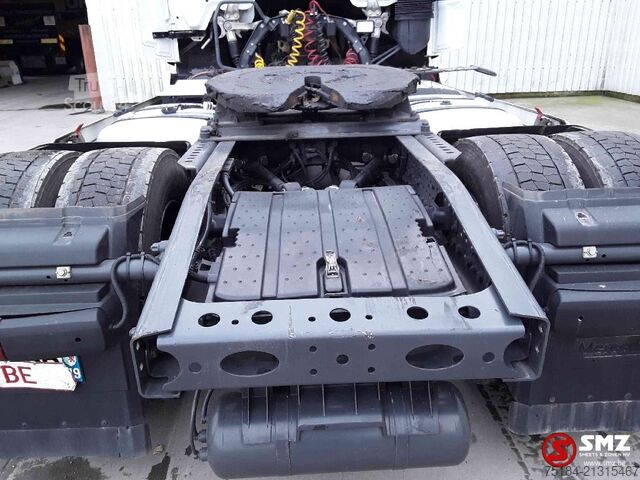 Tracteur standard Mercedes Actros 1845