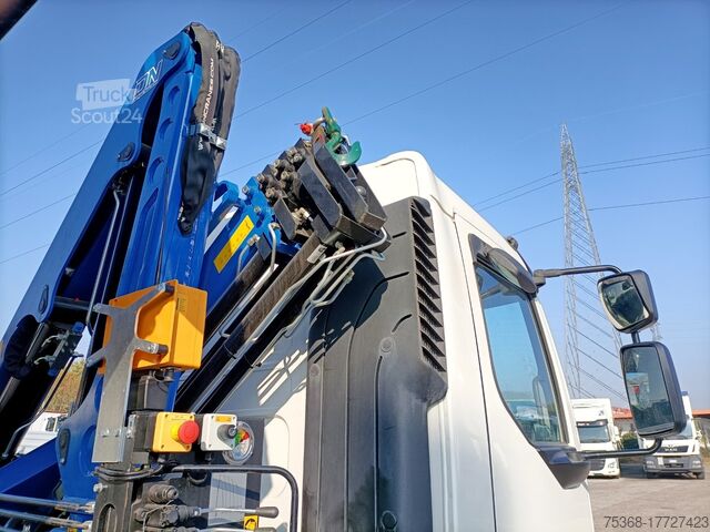 Camion con gru e ribaltabile Volvo FL 240