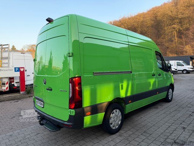 Фургон з високим дахом MERCEDES-BENZ Sprinter 319 CDI V6 Kasten L2H2 RWD Navi Automat