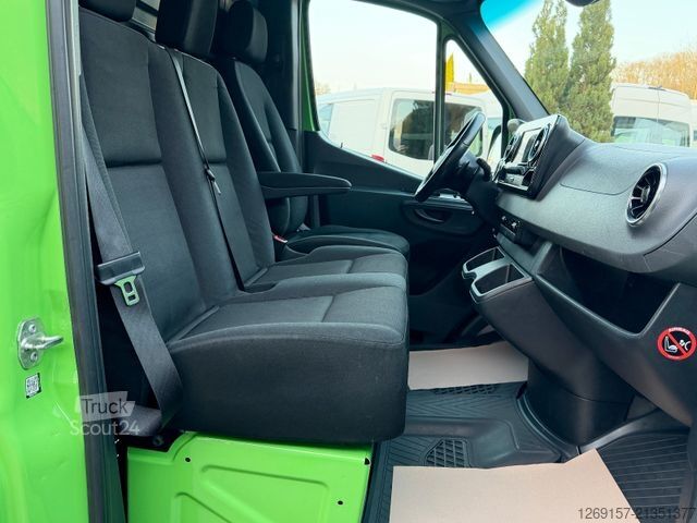Фургон з високим дахом MERCEDES-BENZ Sprinter 319 CDI V6 Kasten L2H2 RWD Navi Automat