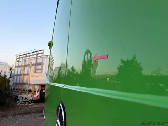 Фургон з високим дахом MERCEDES-BENZ Sprinter 319 CDI V6 Kasten L2H2 RWD Navi Automat