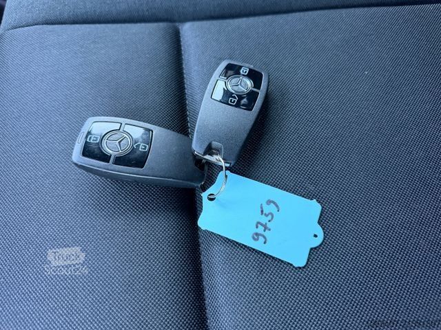 Мікроавтобус MERCEDES-BENZ Sprinter 317 CDI Tourer RWD 9 Sitze Navi + Autom