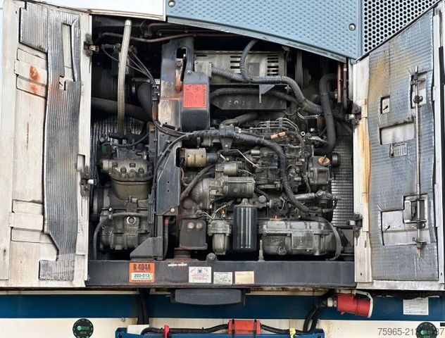 Semi-reboque frigorífico SCHMITZ CARGOBULL SKO 24 THERMO KING SLX 200 ONLY 3645 ENGINE HOUR