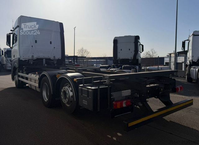 Podwozie ciężarówki MERCEDES-BENZ 2540 L Actros 6x2 Fahrschule 5-Sitzer Liftachse