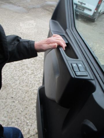 Вантажівка з платформою і тентом RENAULT D12/280, LBW, TÜV 03/2026