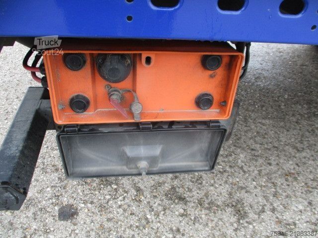 Вантажівка з платформою і тентом RENAULT D12/280, LBW, TÜV 03/2026