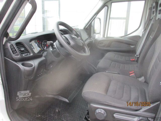 Transporter mit Koffer IVECO 70C18HA8/P
