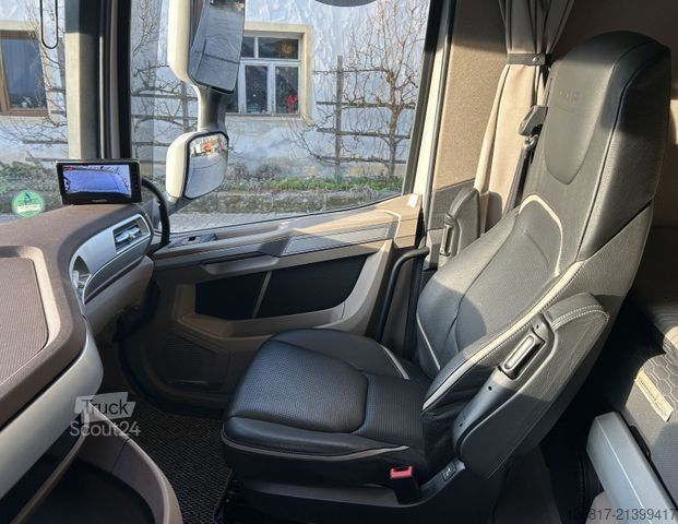 Volumen SZM DAF XG+ 530 FT Lowliner Executive-Paket