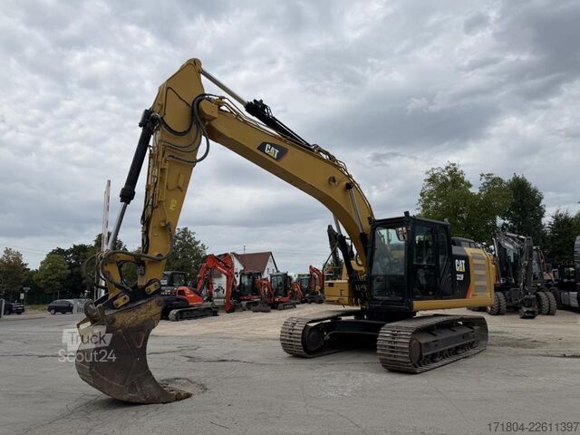 Lánctalpas kotrógép Caterpillar 323 FL
