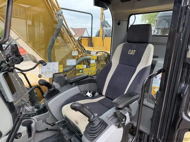 Lánctalpas kotrógép Caterpillar 323 FL