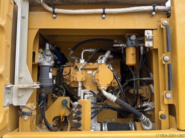 Lánctalpas kotrógép Caterpillar 323 FL
