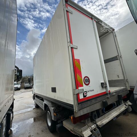 Dobozos teherautó Mercedes-Benz Atego 818