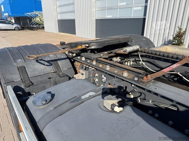 Standartinis-SZM Renault D-Wide Vrachtwagen / Trekker Registratie, Trekh...