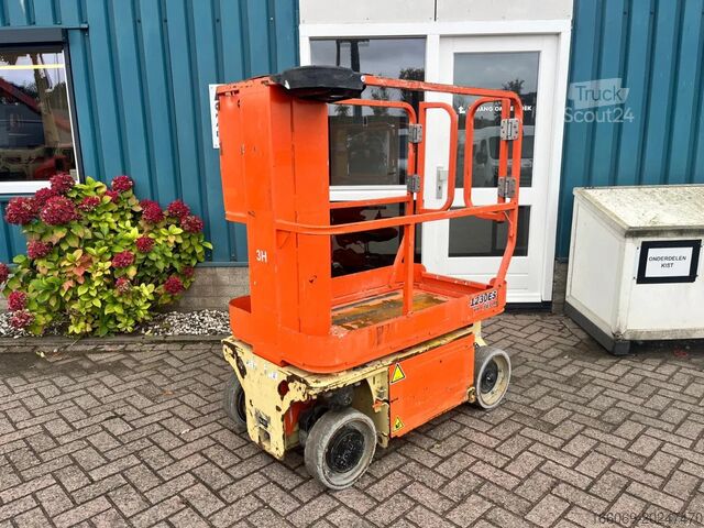Teleskopska platforma JLG 1230ES
