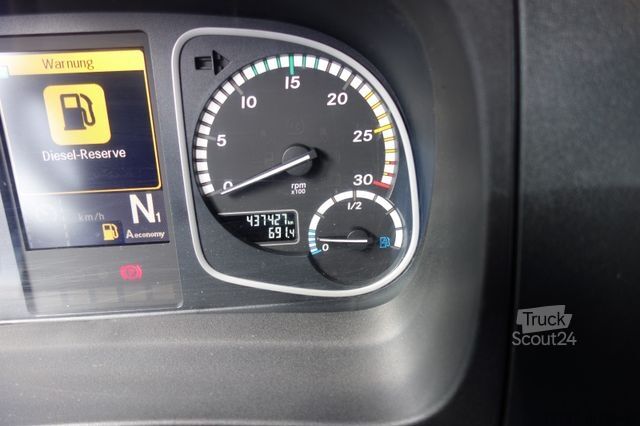 Camion cu platformă și prelată MERCEDES-BENZ 1227 L  AHK