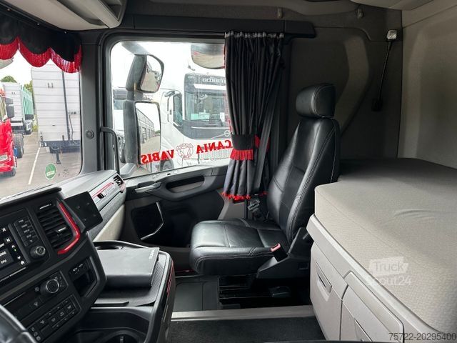 Samochód do przewozu drewna SCANIA R580 6x4 Kurzholz Epsilon M12Z