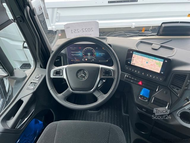 Autokran MERCEDES-BENZ ACTROS 2548/CONTAINERPRITSCHE/KRAN FASSI F545