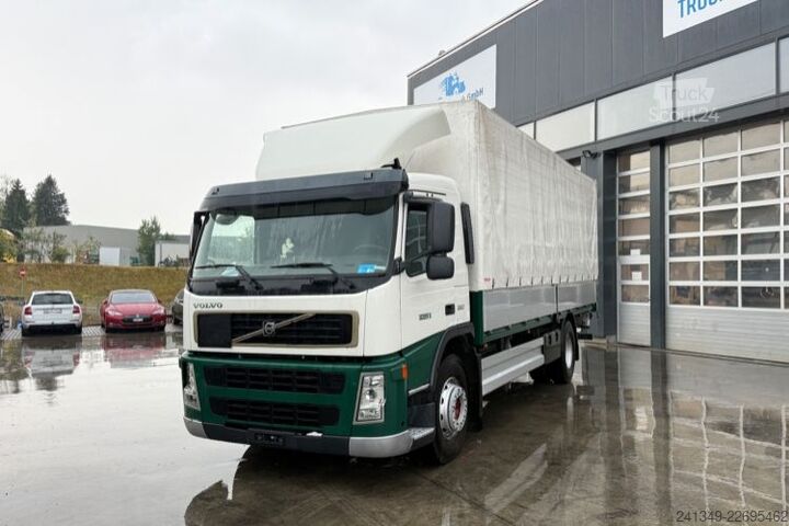 Tovorno vozilo s ravno platformo in ponjavo VOLVO FM-380 4x2