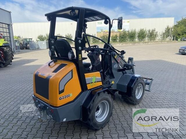 Chargeur de cour Giant G2200E
