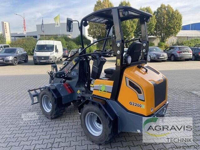 Chargeur de cour Giant G2200E