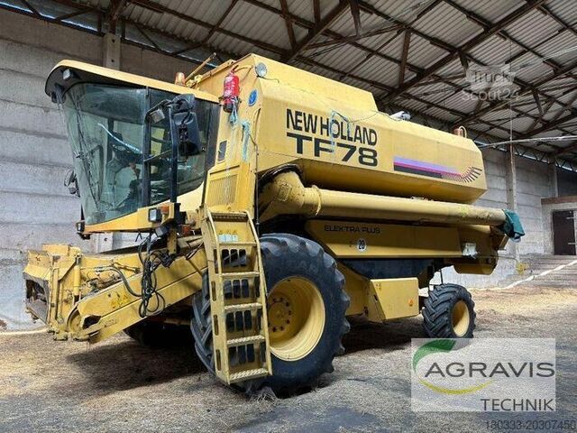 Ceifeira-debulhadora New Holland TF 78