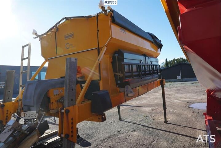 Schmidt Stratos B70-36 trosilnik peska z nadzorno ploščo Schmidt Stratos B70-36 sand spreader with control panel