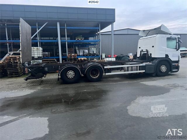 Șasiu cu cabină Scania P420 6x2 chassis w/ lift repair object
