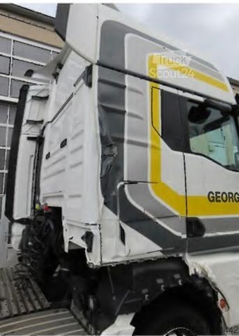 Volume tractor unit MAN TGX 18.480 Unfallschaden/damaged Intarder Mega