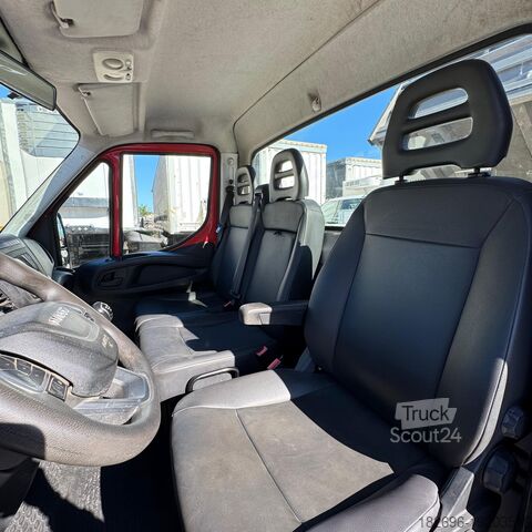 Zaprt kombi Iveco Daily 35c12