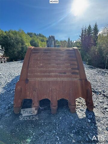 Paletli ekskavatör Volvo EC700C Tracked Excavator – Digging Bucket and Soos