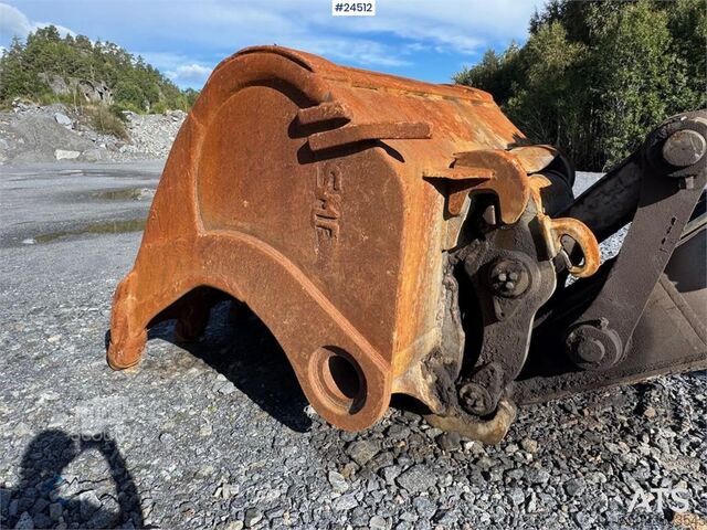 Paletli ekskavatör Volvo EC700C Tracked Excavator – Digging Bucket and Soos