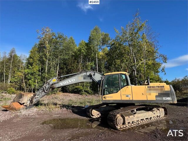  Volvo EC240CL Tracked Excavator – Digging Bucket