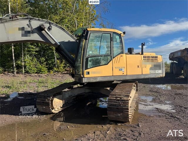  Volvo EC240CL Tracked Excavator – Digging Bucket