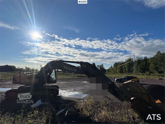  Volvo EC240CL Tracked Excavator – Digging Bucket