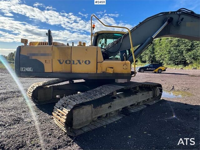  Volvo EC240CL Tracked Excavator – Digging Bucket