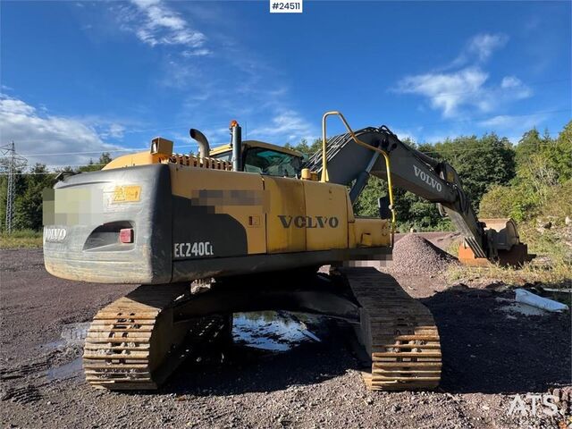  Volvo EC240CL Tracked Excavator – Digging Bucket