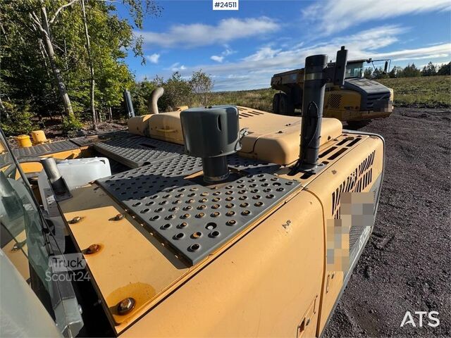  Volvo EC240CL Tracked Excavator – Digging Bucket