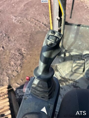  Volvo EC240CL Tracked Excavator – Digging Bucket