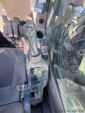  Volvo EC240CL Tracked Excavator – Digging Bucket