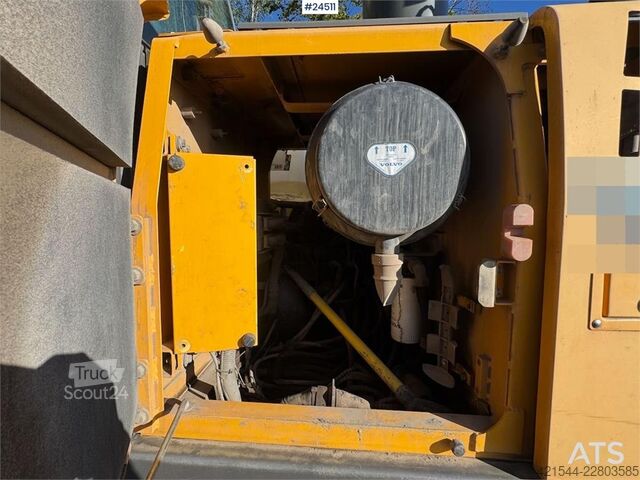  Volvo EC240CL Tracked Excavator – Digging Bucket