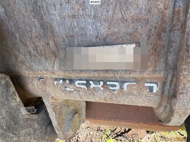  Volvo EC240CL Tracked Excavator – Digging Bucket