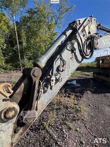  Volvo EC240CL Tracked Excavator – Digging Bucket