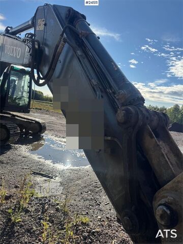  Volvo EC240CL Tracked Excavator – Digging Bucket
