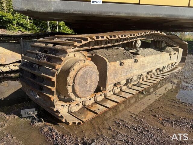  Volvo EC240CL Tracked Excavator – Digging Bucket