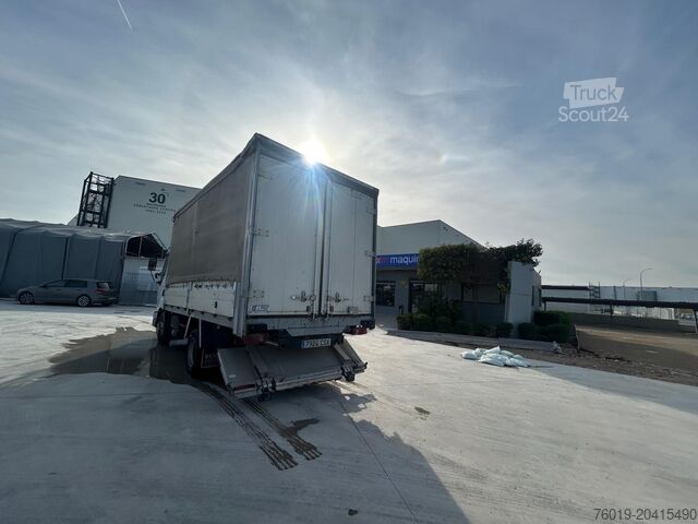 Camión plataforma con toldo RENAULT Midlum