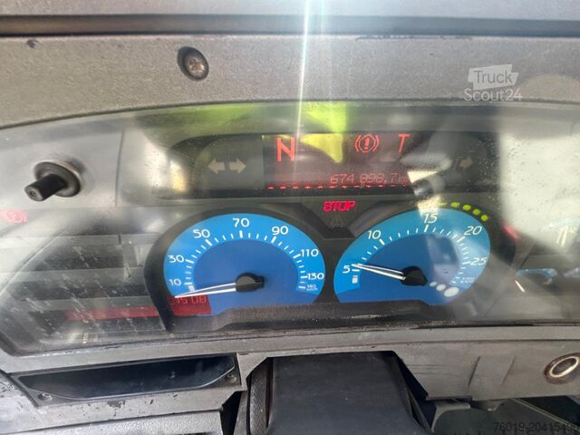 Camión plataforma con toldo RENAULT Midlum