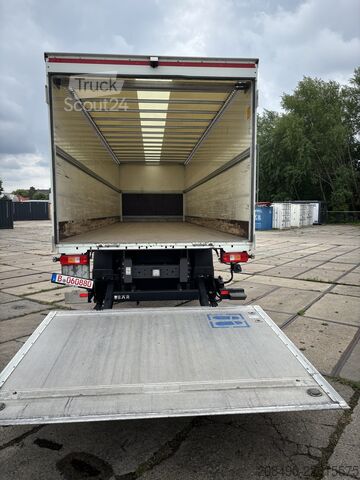 Nákladné vozidlo s nástavbou na prepravu nápojov Volvo FM 330 6x2 , Lift-Lenkachse, 2 t LBW